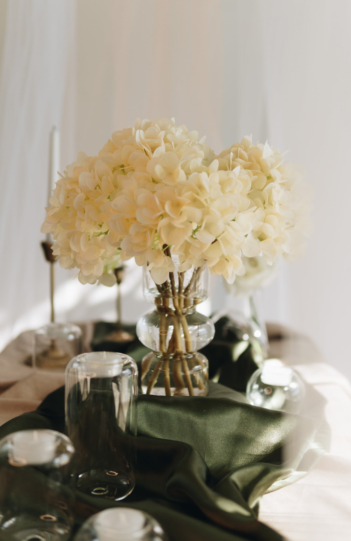 Eleni Cream Premium Silk Wedding Centerpiece – Lifelike Faux Floral Wedding Arrangement