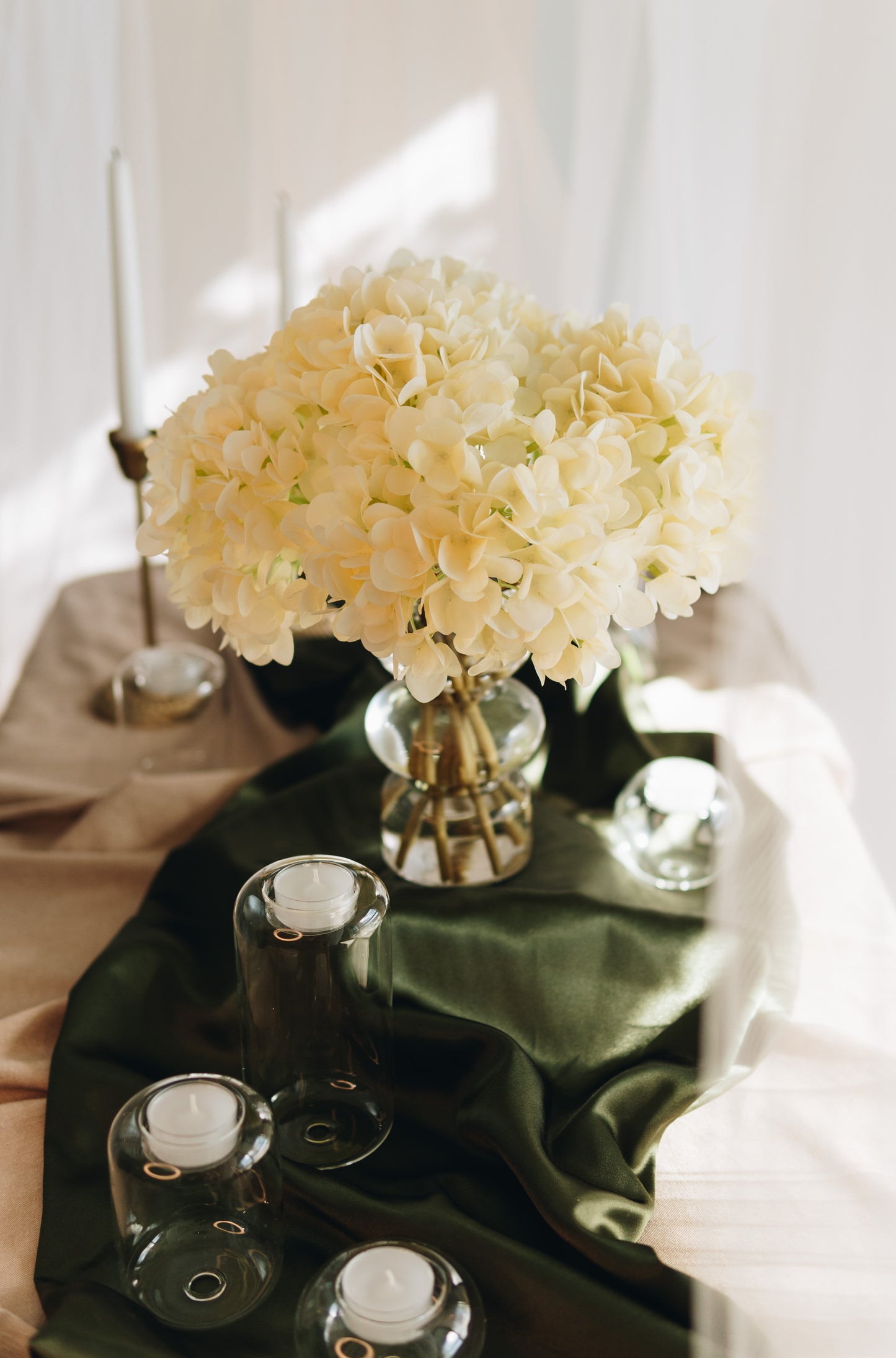 Eleni Cream Premium Silk Wedding Centerpiece – Lifelike Faux Floral Wedding Arrangement