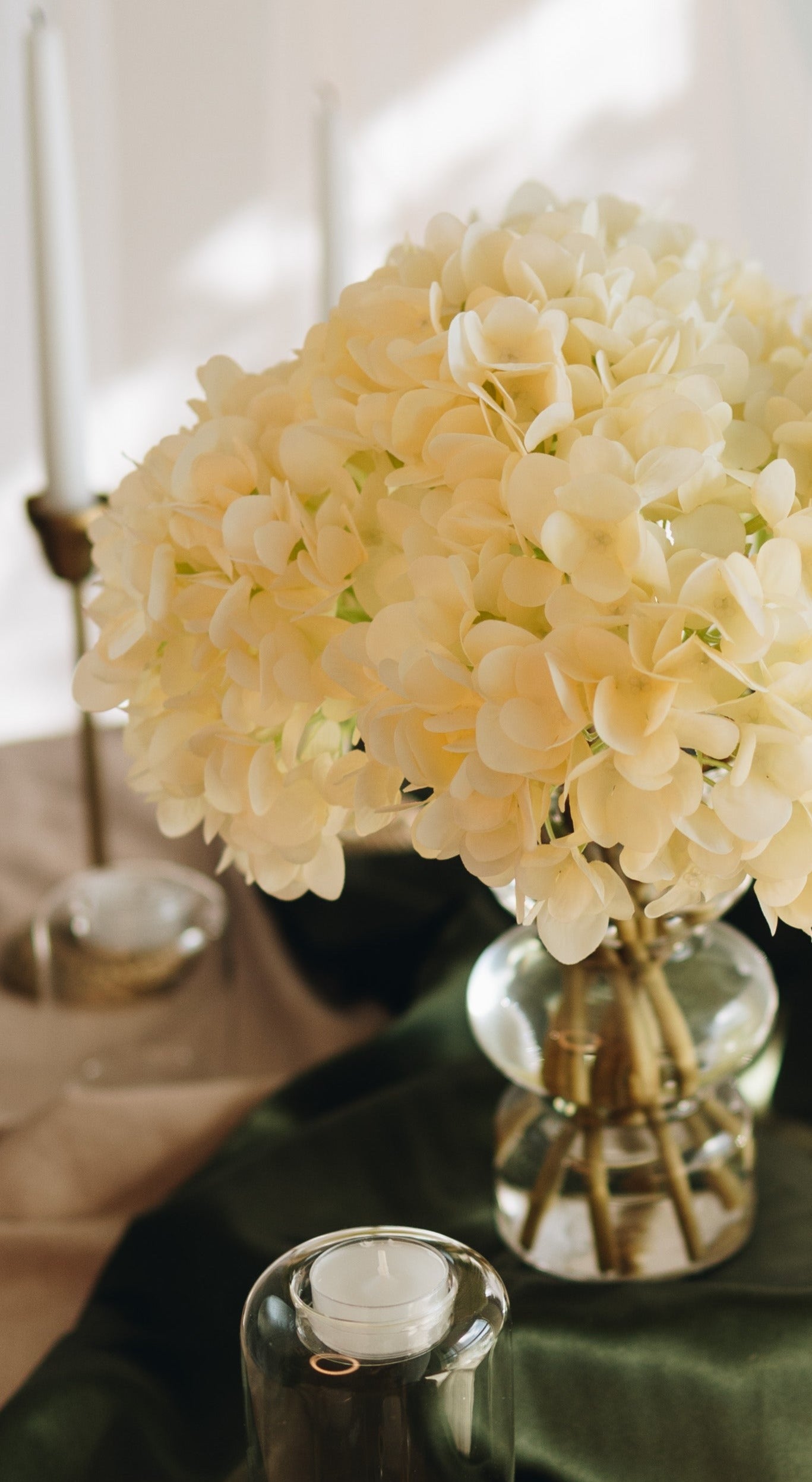Eleni Cream Premium Silk Wedding Centerpiece – Lifelike Faux Floral Wedding Arrangement