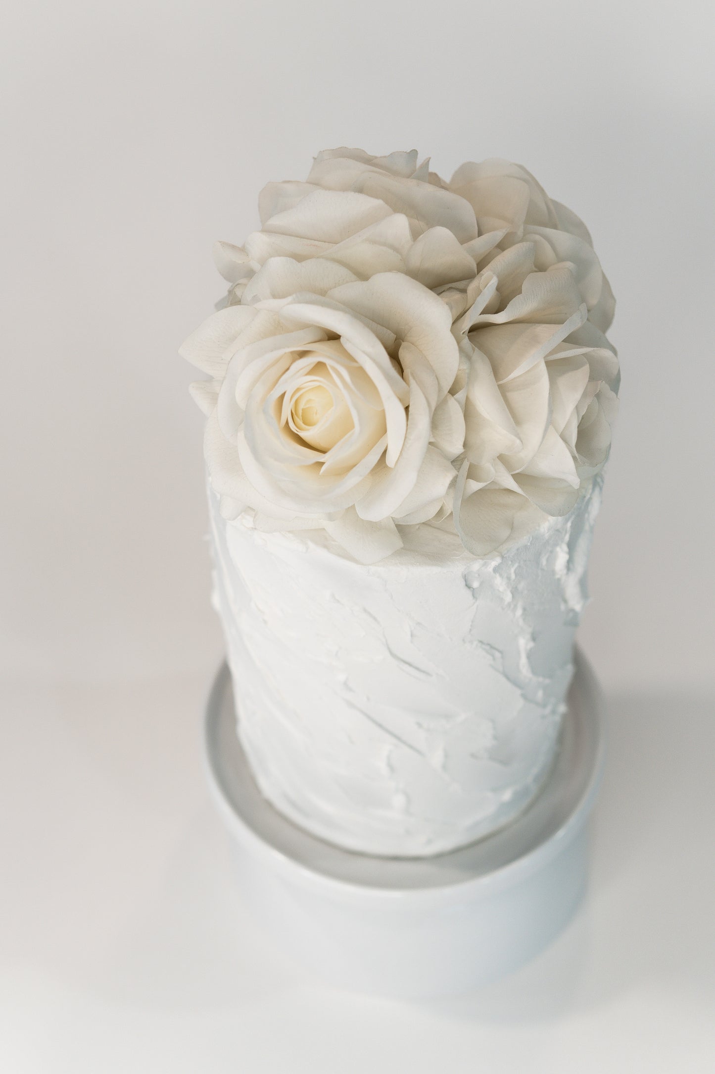 Callista White Real Touch Cake Flowers – Lifelike Faux Wedding Cake Décor