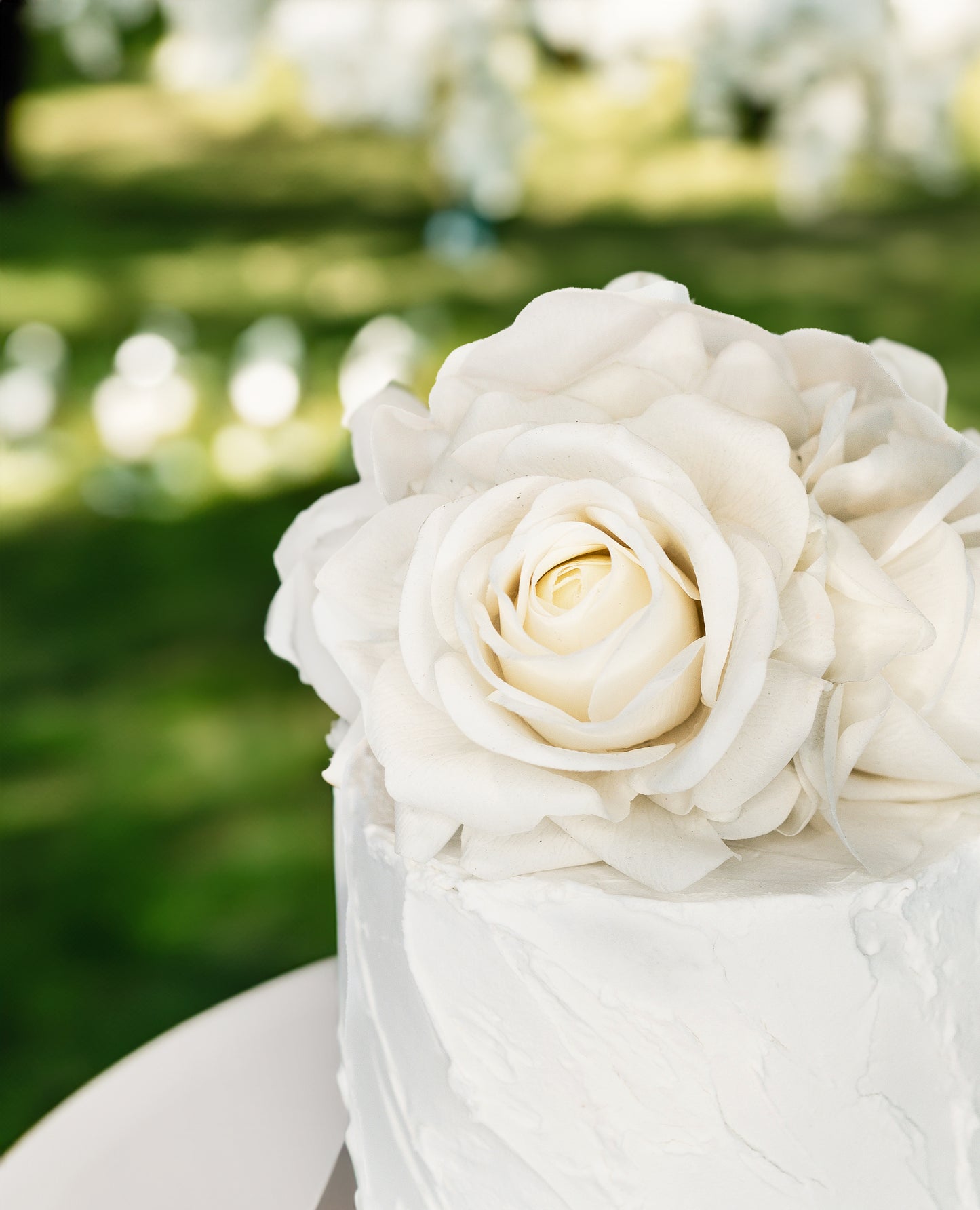 Callista White Real Touch Cake Flowers – Lifelike Faux Wedding Cake Décor